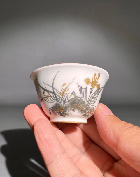 古玩陶瓷精品墨彩描金花卉詩文杯拍賣,當(dāng)前價(jià)格0元