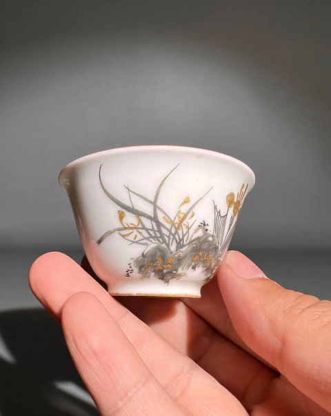 古玩陶瓷精品墨彩描金花卉詩文杯拍賣,當(dāng)前價(jià)格0元