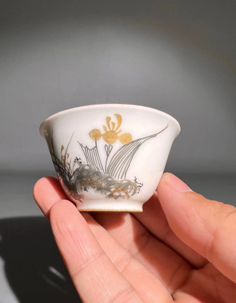 古玩陶瓷精品墨彩描金花卉詩文杯拍賣,當(dāng)前價(jià)格0元