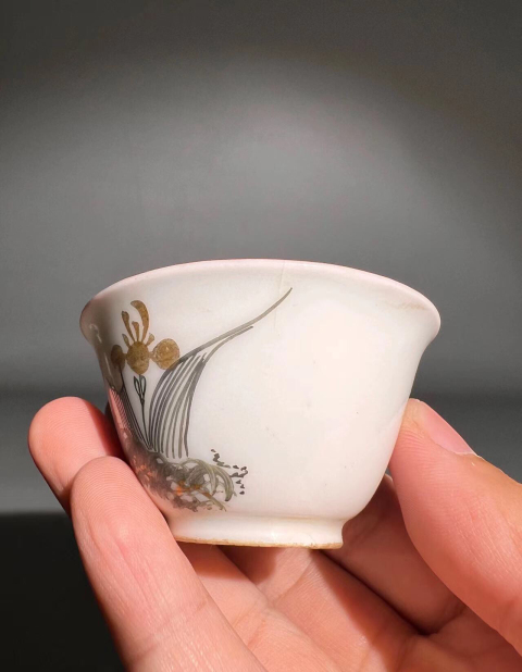 古玩陶瓷精品墨彩描金花卉詩文杯拍賣,當(dāng)前價(jià)格0元
