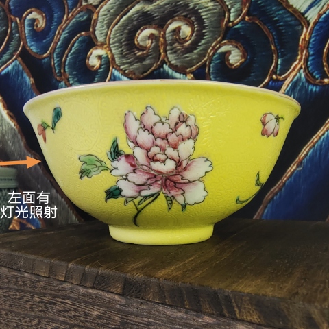 中国　清時代　官窯　大清嘉慶年製　粉彩花卉胡蝶紋馬蹄型碗　送料込み0927 中国 清時代 官窯 大清嘉慶年製 粉彩花卉胡蝶紋馬蹄