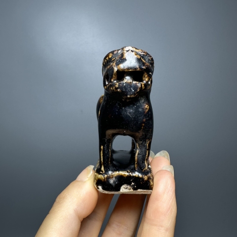 古玩陶瓷明代耀州窯黑釉獅子造像（館藏級精品）拍賣，當前價格6800元