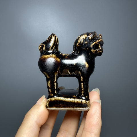 古玩陶瓷明代耀州窯黑釉獅子造像（館藏級精品）拍賣，當前價格6800元