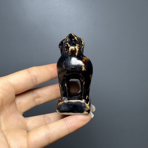 古玩陶瓷明代耀州窯黑釉獅子造像（館藏級精品）拍賣，當前價格6800元
