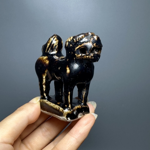 古玩陶瓷明代耀州窯黑釉獅子造像（館藏級精品）拍賣，當前價格6800元