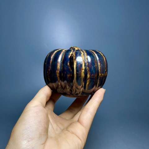古玩陶瓷窯變黑釉瓜楞倒流壺拍賣,當(dāng)前價格2200元