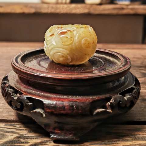 古玩雜項80年代?和田玉卷云紋扳指拍賣，當前價格2300元