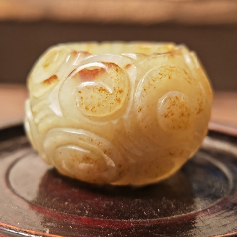 古玩雜項80年代?和田玉卷云紋扳指拍賣，當前價格2300元