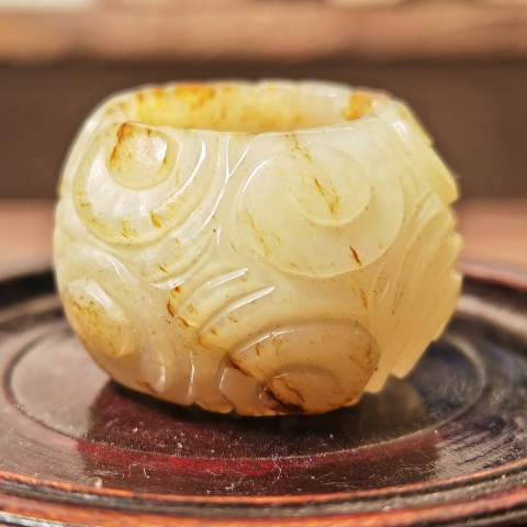 古玩雜項80年代?和田玉卷云紋扳指拍賣，當前價格2300元
