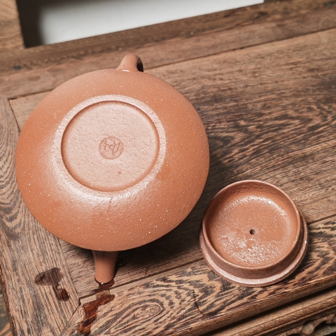 古玩雜項【高端茶壺】當代?名家趙地精制寶山礦降坡泥煙雨江南紫砂壺拍賣,當前價格4000元