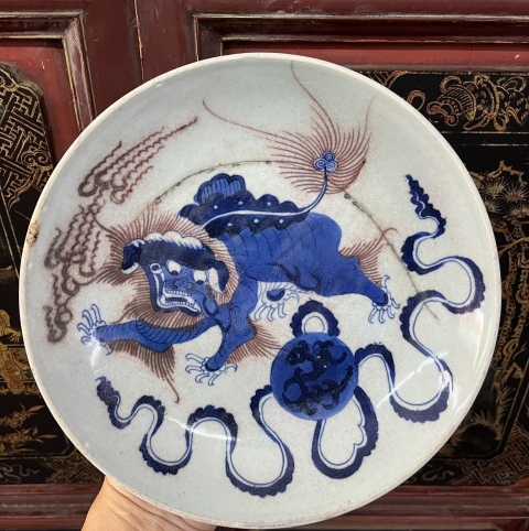 域鉴古玩】青花釉里红狮子滚绣球纹盘鉴定结果_青花釉里红狮子滚