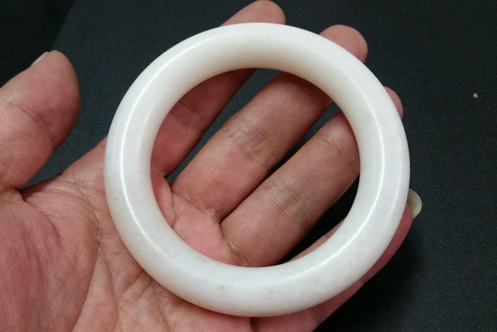 古玩玉器和田玉素紋手鐲拍賣,當前價格3580元