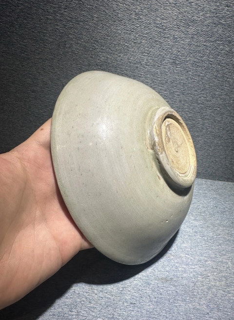 古玩陶瓷北宋龍泉青釉刻花卉紋淺盤（館藏級(jí)）拍賣，當(dāng)前價(jià)格20000元