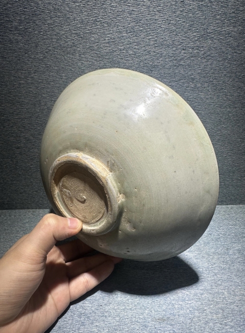 古玩陶瓷北宋龍泉青釉刻花卉紋淺盤（館藏級(jí)）拍賣，當(dāng)前價(jià)格20000元