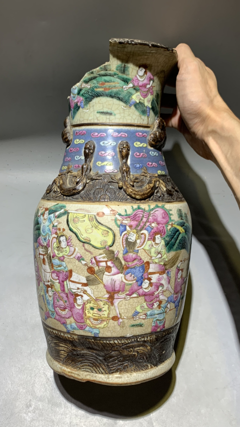 古玩陶瓷清咸豐哥釉***粉彩人物故事紋瓶拍賣,當前價格1688元