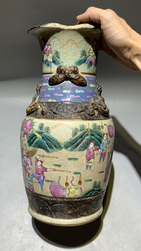 古玩陶瓷清咸豐哥釉***粉彩人物故事紋瓶拍賣,當前價格1688元