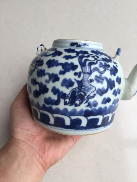古玩陶瓷青花金魚藻紋提梁壺拍賣，當前價格900元