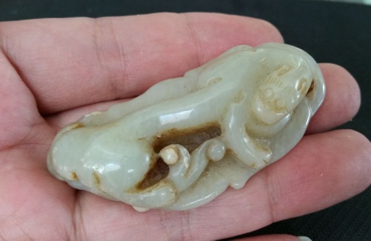 古玩玉器和田玉雕“一夜成龍”掛件拍賣,當前價格400元