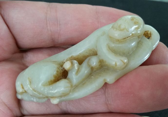 古玩玉器和田玉雕“一夜成龍”掛件拍賣,當前價格400元
