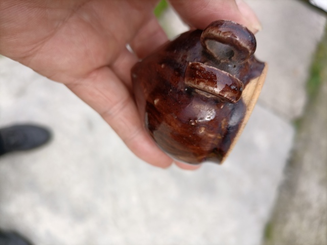 古玩陶瓷褐釉鳥食罐拍賣，當前價格350元