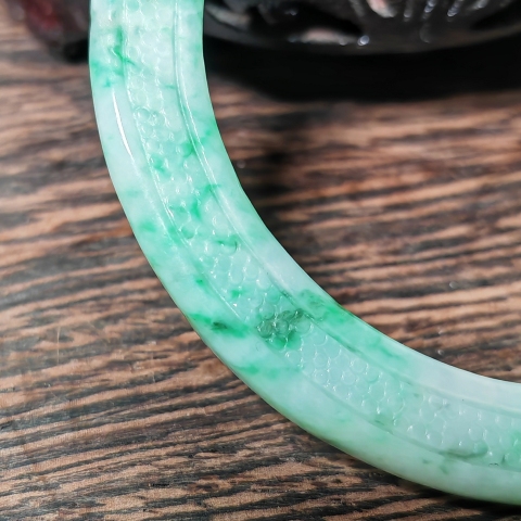 古玩玉器【好貨】天然翡翠細(xì)糯種飄正陽綠“龍首”環(huán)拍賣，當(dāng)前價(jià)格1400元