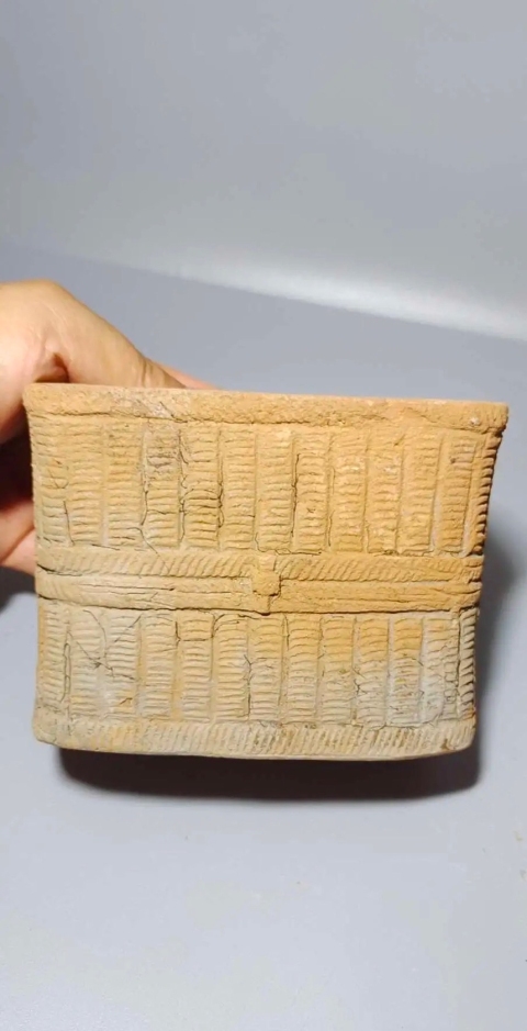 古玩陶瓷陶箱拍賣,當前價格1888元