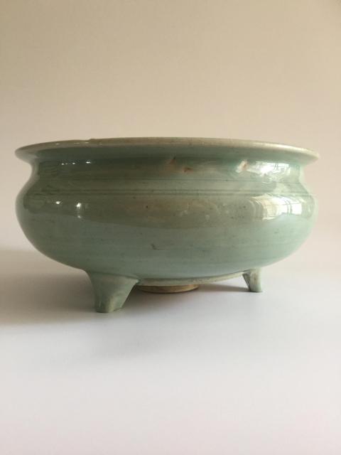 古玩陶瓷龍泉青瓷三足大爐拍賣,當前價格4700元