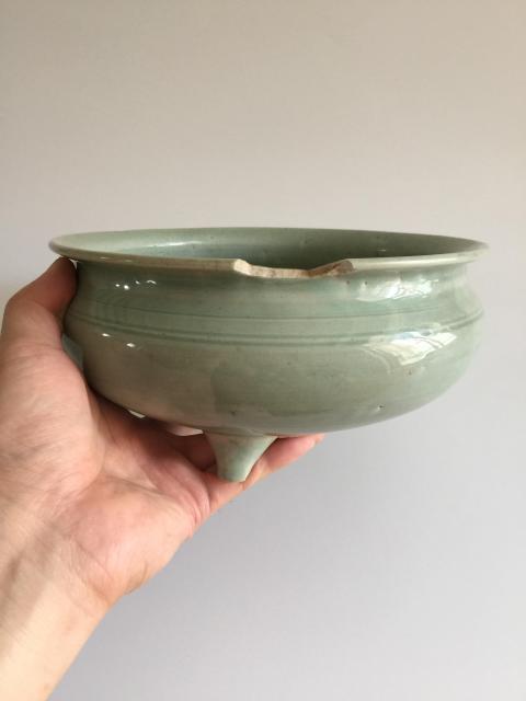 古玩陶瓷龍泉青瓷三足大爐拍賣,當前價格4700元