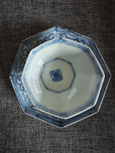 古玩陶瓷【望月樓】康熙青花纏枝花紋杯碟拍賣，當前價格2400元