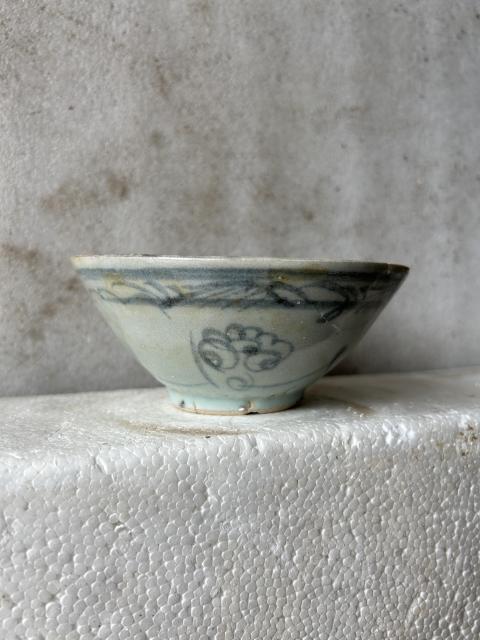 古玩陶瓷明中期 青花纏枝蓮紋碗拍賣，當前價格222元