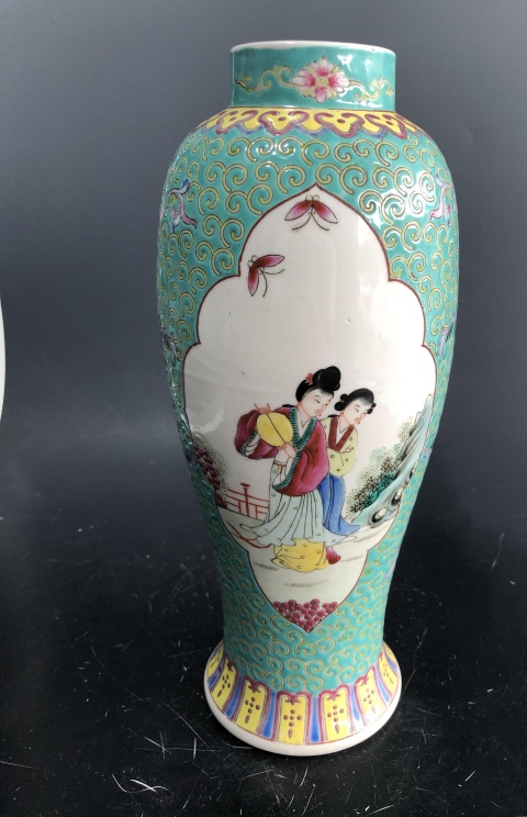 古玩陶瓷《全品》帶保真卡、大號松石綠地開窗仕女紋大雞腿瓶拍賣,當前價格3888元