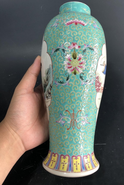 古玩陶瓷《全品》帶保真卡、大號松石綠地開窗仕女紋大雞腿瓶拍賣,當前價格3888元