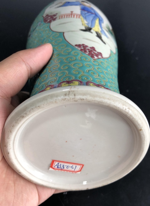 古玩陶瓷《全品》帶保真卡、大號松石綠地開窗仕女紋大雞腿瓶拍賣,當前價格3888元