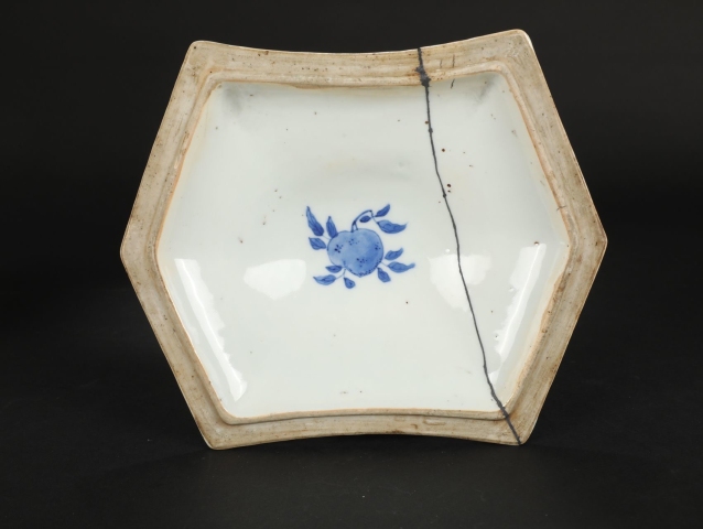 古玩陶瓷青花人物海棠雙耳盒拍賣，當前價格15000元