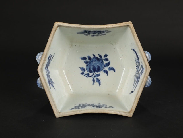 古玩陶瓷青花人物海棠雙耳盒拍賣，當前價格15000元