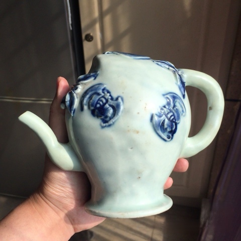 古玩陶瓷清中期?青花堆塑福壽倒流壺拍賣，當(dāng)前價(jià)格3500元