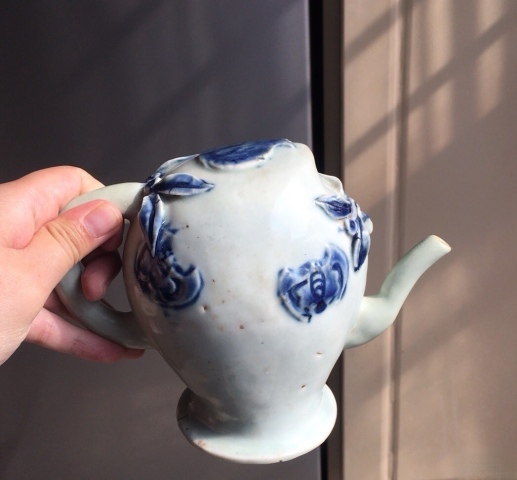 古玩陶瓷清中期?青花堆塑福壽倒流壺拍賣，當(dāng)前價(jià)格3500元