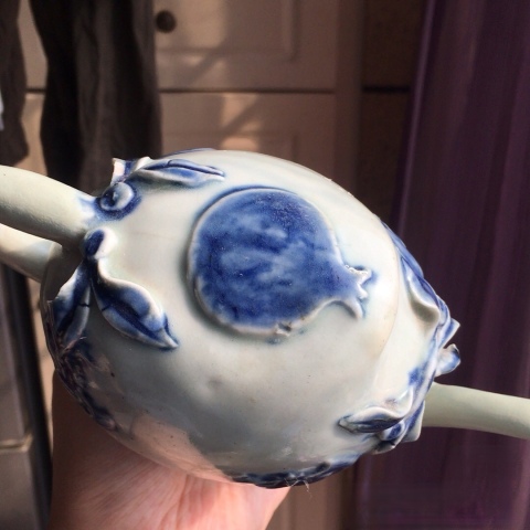 古玩陶瓷清中期?青花堆塑福壽倒流壺拍賣，當(dāng)前價(jià)格3500元