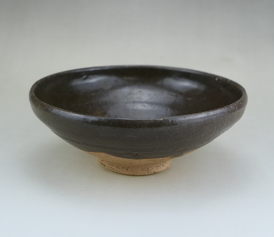 古玩陶瓷名窯.元代耀州窯茶葉末釉大碗(1279-1368)拍賣,當(dāng)前價格4300元