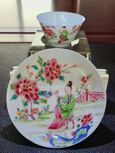 中国古美術　粉彩小杯；W43 An outstanding and finely enamelled famille-rose 'peach