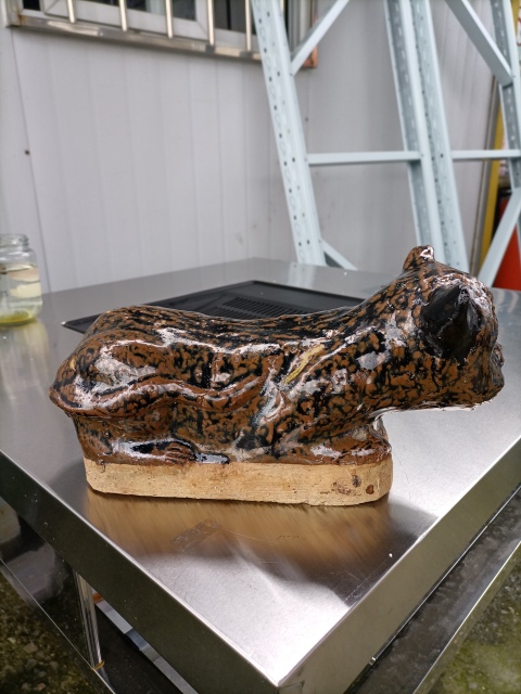 古玩陶瓷磁州窯醬釉虎形枕拍賣，當前價格200元