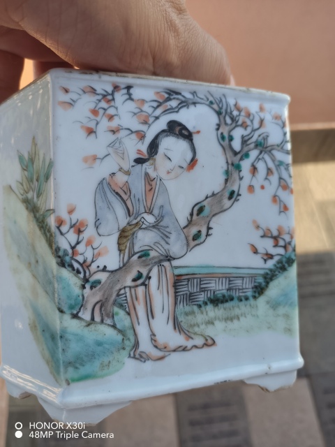 域鉴古玩】晚清民国粉彩人物茶叶罐拍卖价格/图片/值多少钱