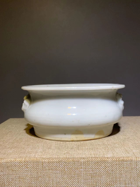 古玩陶瓷(精美清中期)白釉獸耳香爐拍賣,當前價格0元