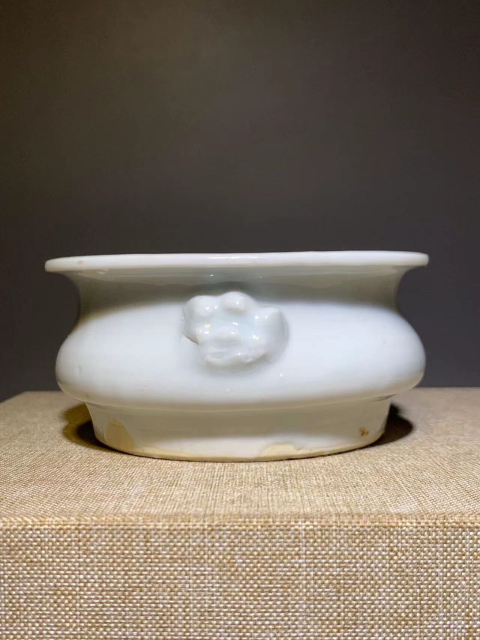 古玩陶瓷(精美清中期)白釉獸耳香爐拍賣,當前價格0元