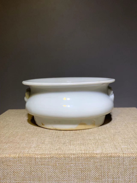古玩陶瓷(精美清中期)白釉獸耳香爐拍賣,當前價格0元