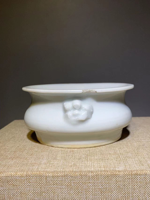 古玩陶瓷(精美清中期)白釉獸耳香爐拍賣,當前價格0元