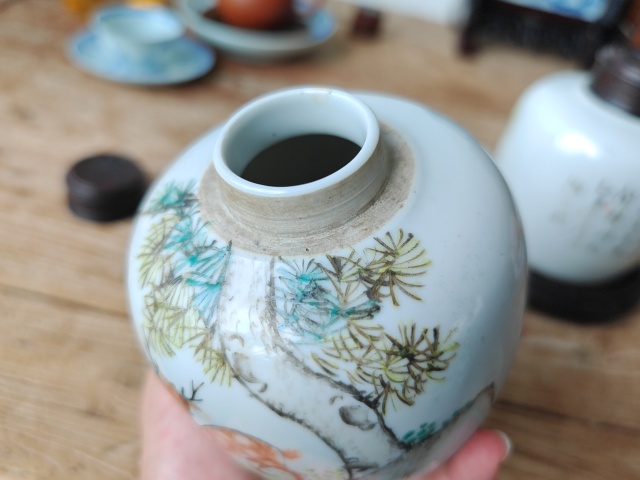古玩陶瓷江潮宗淺絳彩鶴鹿同春詩文紋罐一對拍賣,當前價格12000元