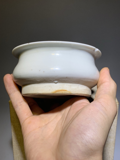 古玩陶瓷(清中期)德化窯白釉香爐拍賣,當前價格0元