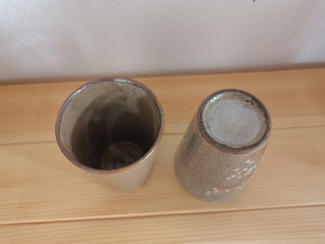 古玩陶瓷哥釉堆塑梅花鈴鐺杯一對拍賣，當(dāng)前價(jià)格1860元