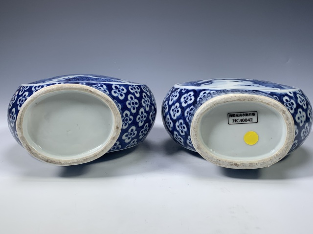 古玩陶瓷【望月樓】青花攜琴訪友紋抱月瓶一對拍賣,當前價格18000元